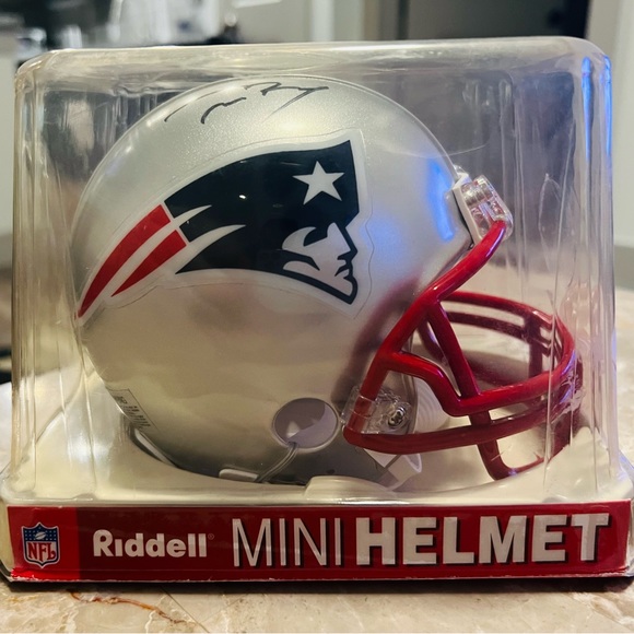 EXTREMELY RARE - Tom Brady Autograph Mini Helmet - Picture 6 of 7